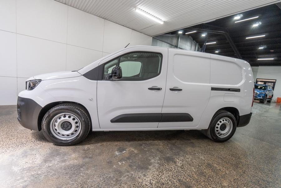2023 Peugeot e-Partner Pro Van