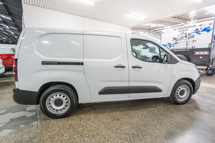 2023 Peugeot e-Partner Pro Van